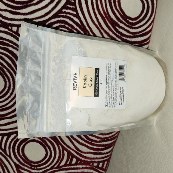 Revive Essential Oils Kaolin Clay 4oz - Picture 1 of 2